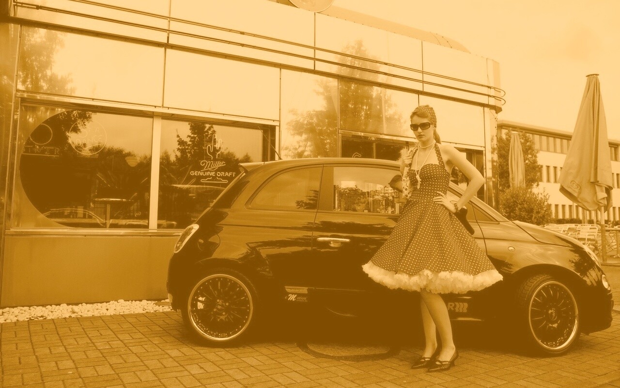 Fiat 500 и девушка обои