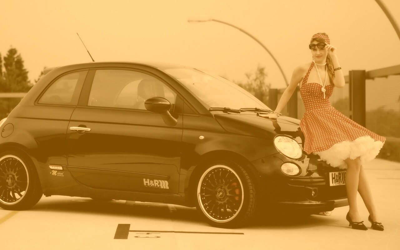 Черный фиат и девушка обои