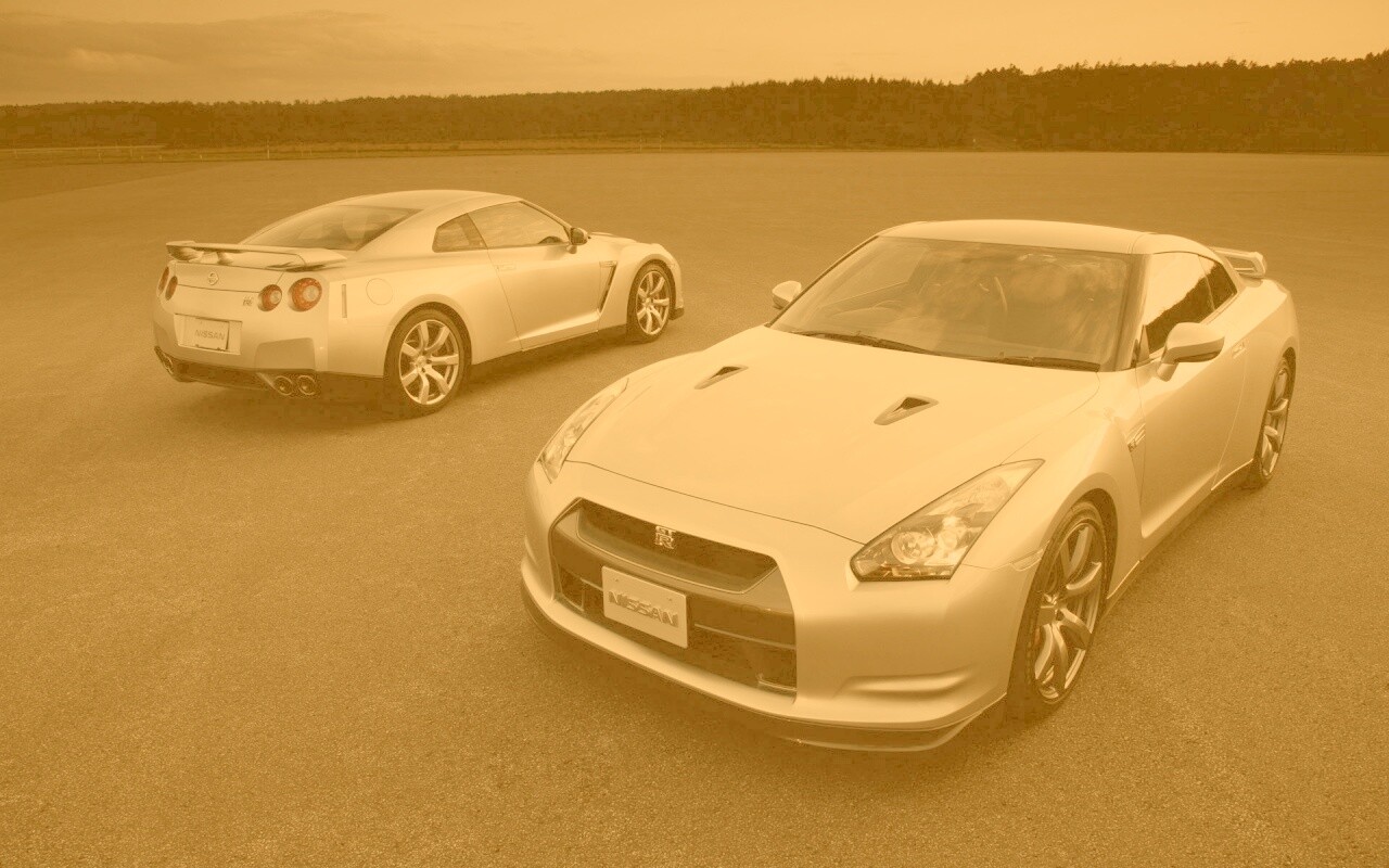 Nissan с двух ракурсов обои