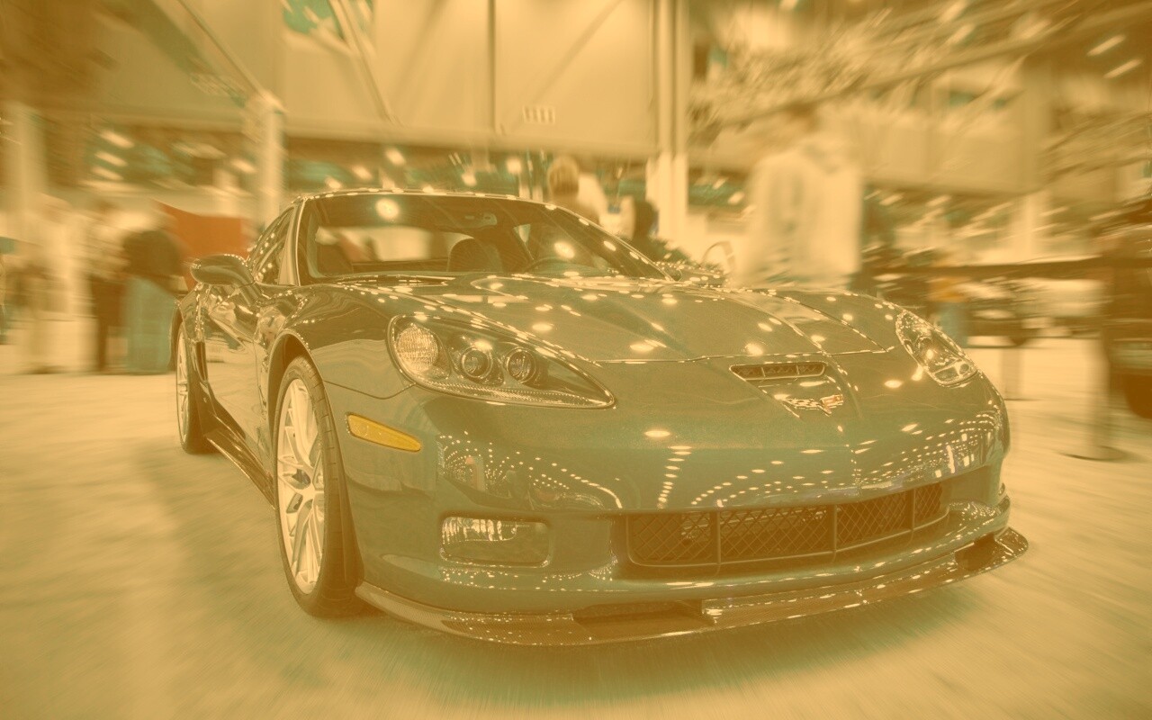 Машина на выставке обои