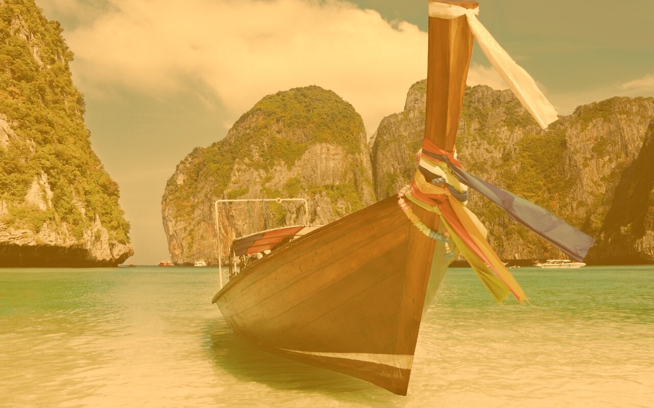 Лодка в райских водах обои