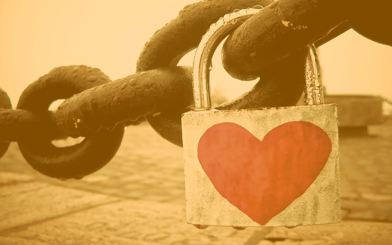 Замочек для влюбленных обои