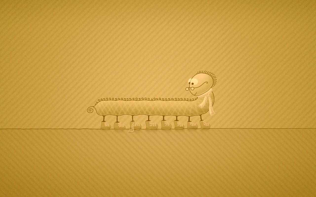 Гусеница в ботинках обои