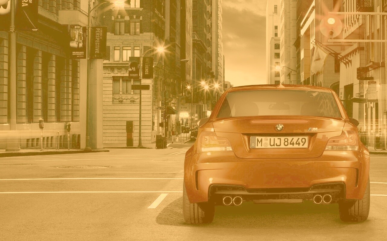 BMW M1 на улицах города обои