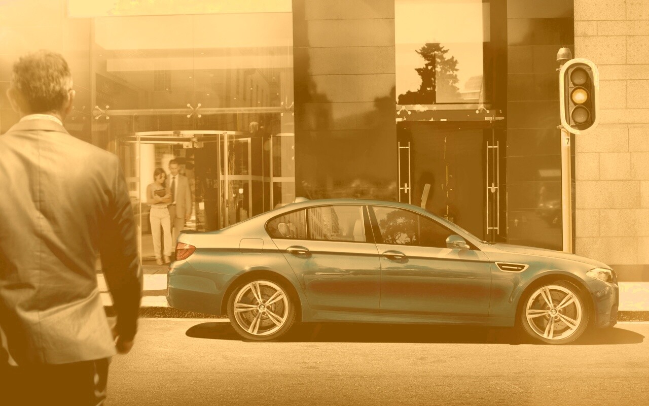 BMW F10 на светофоре обои