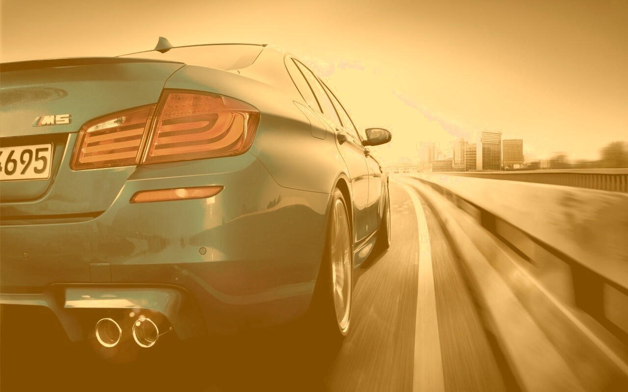 BMW F10 на повроте обои