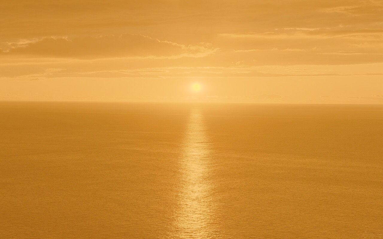 Закат и его отражение в море обои