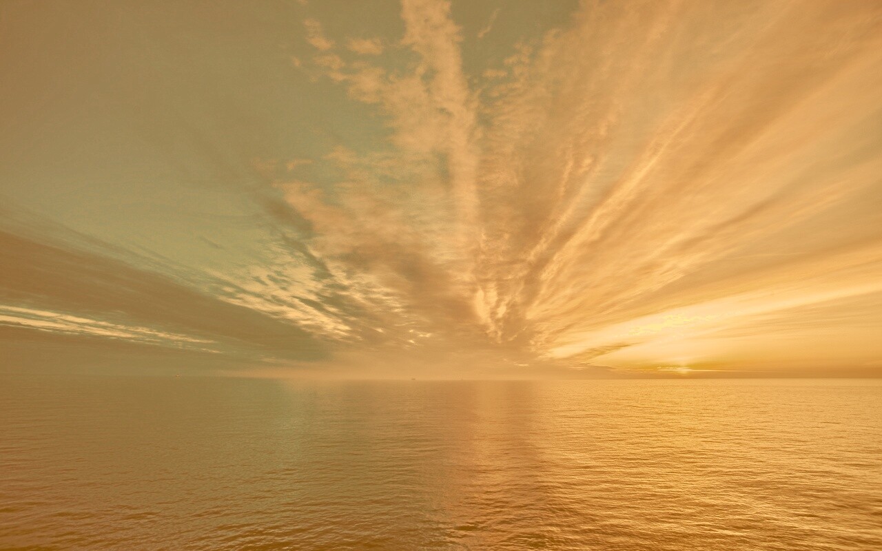 Закатное небо над морем обои