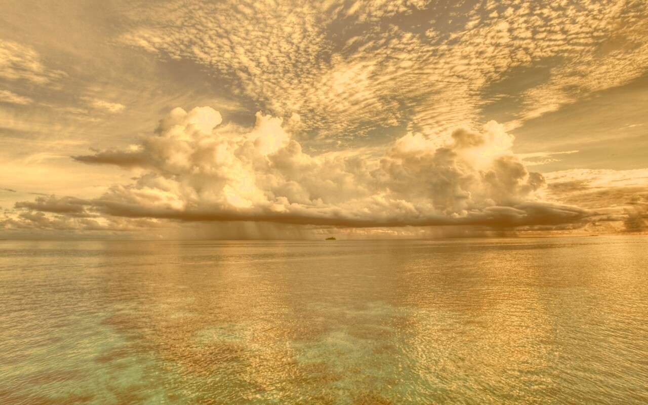 Тучи над морем обои