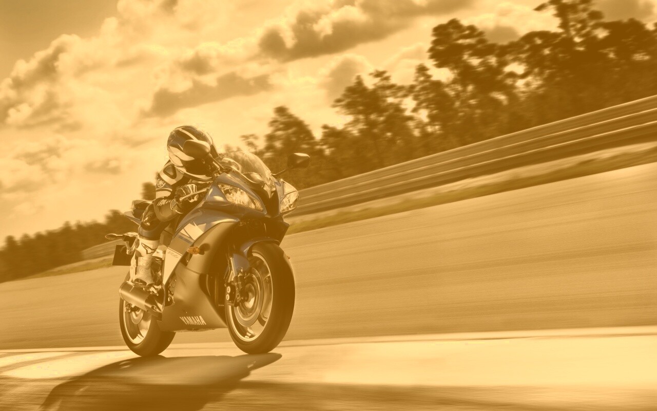 Мотоциклист на треке обои
