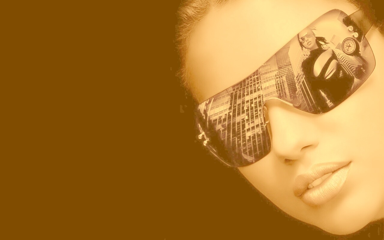 Девушка в стильных очках обои