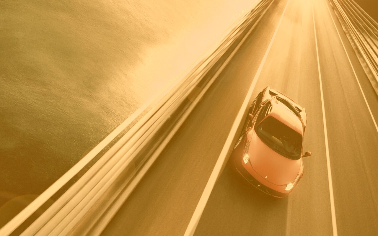 Суперкар на трассе обои