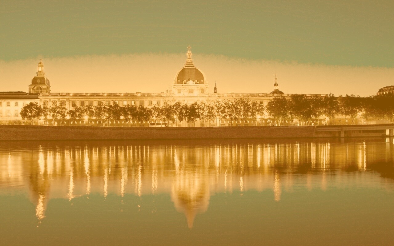 Отражение набережной обои