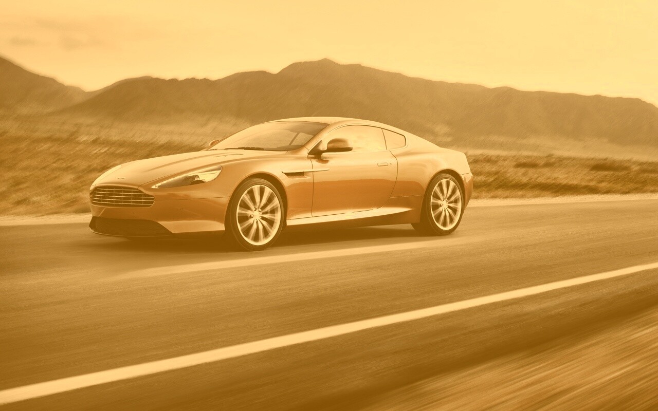 Астон Мартин на шоссе обои