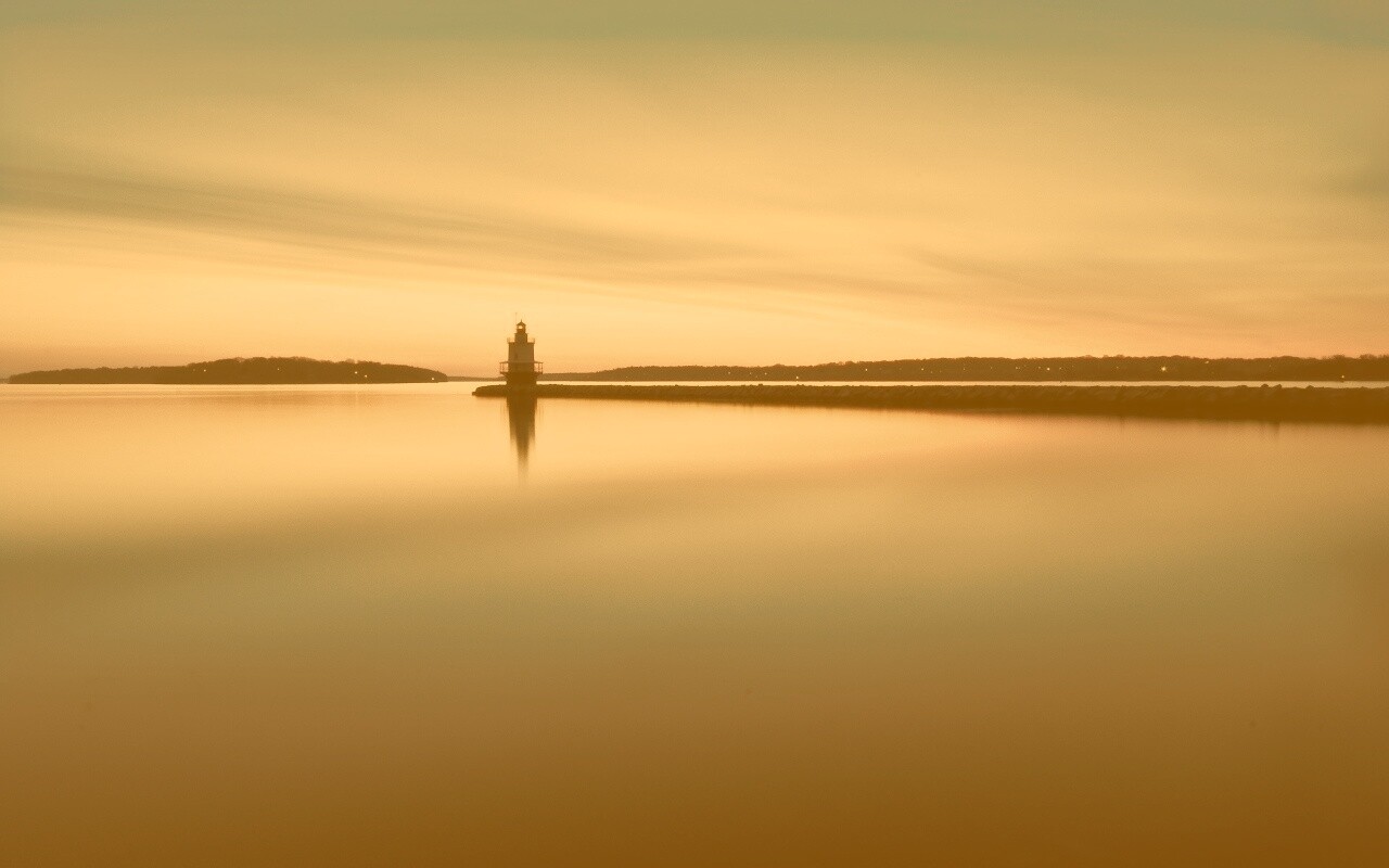 Маяк и его отражение обои