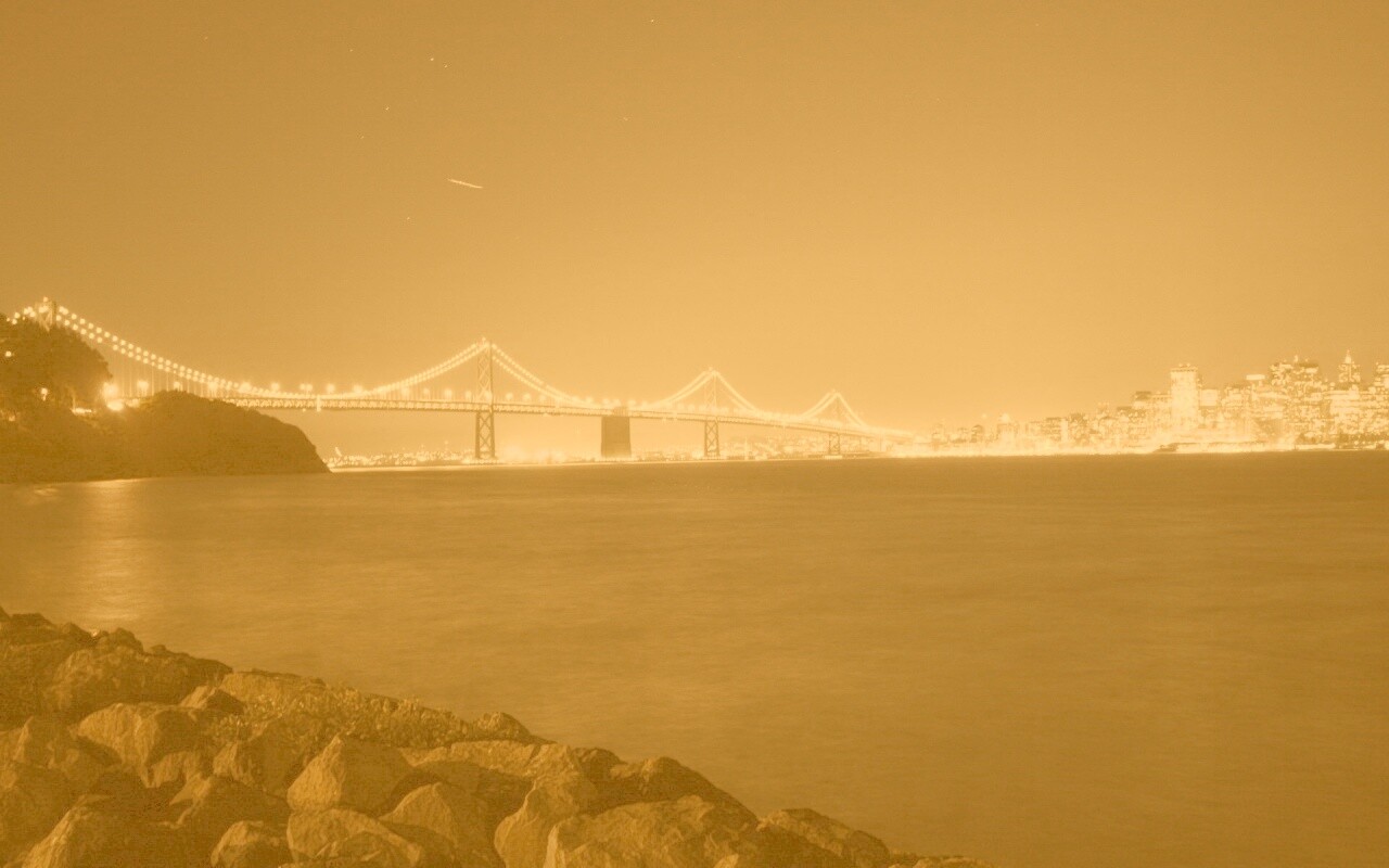 Вид на ночной мост обои