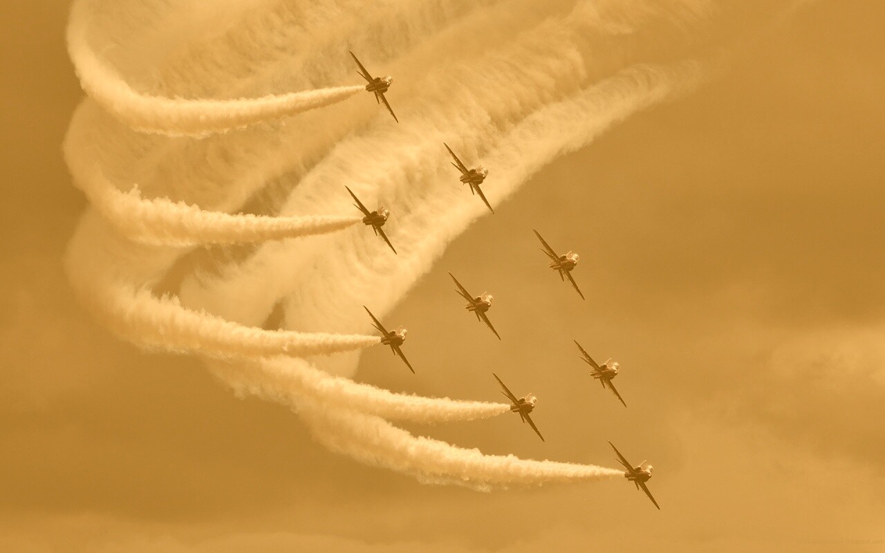 Красивая эскадра самолетов на авиашоу обои