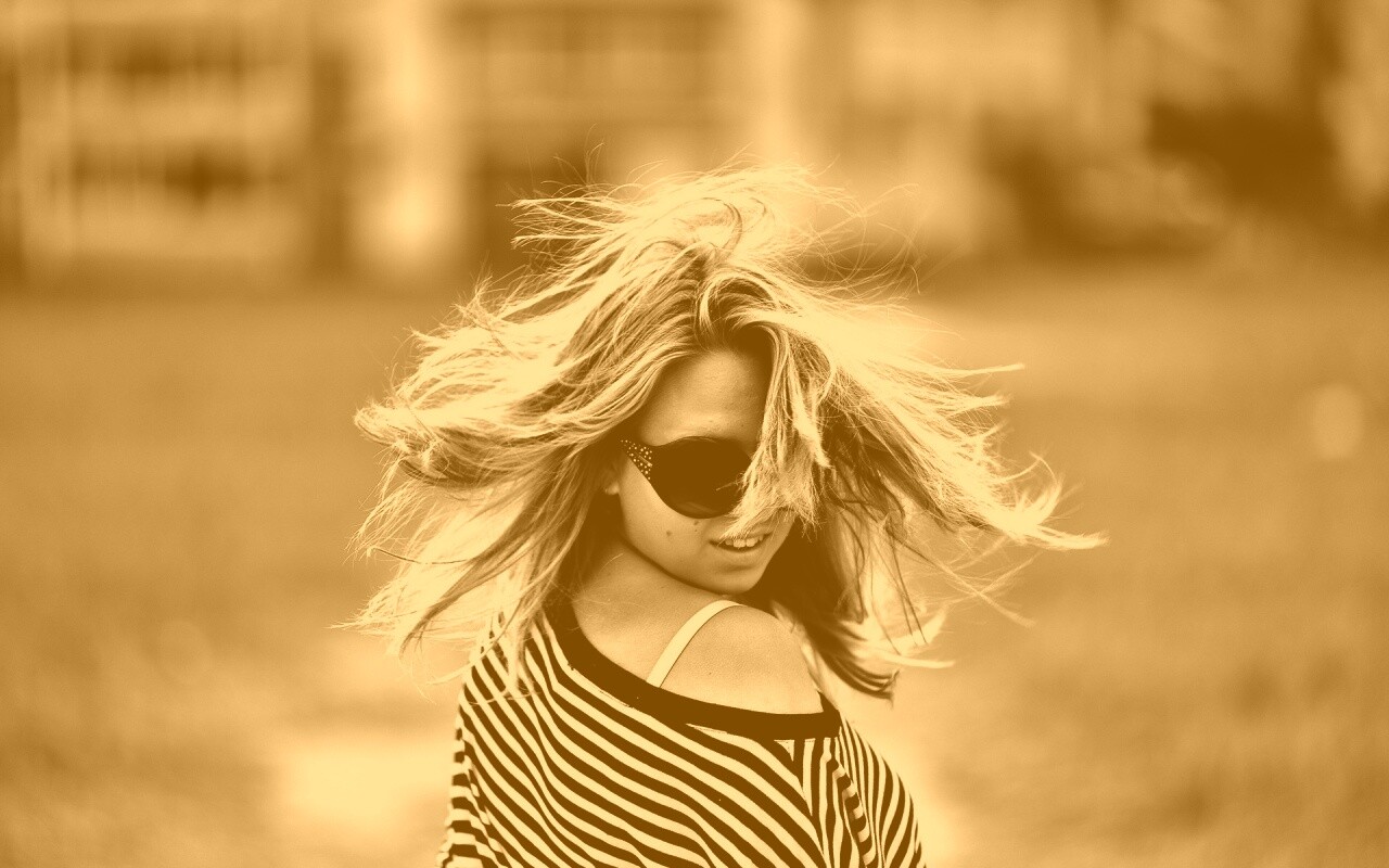 Девушка в тельняшке обои