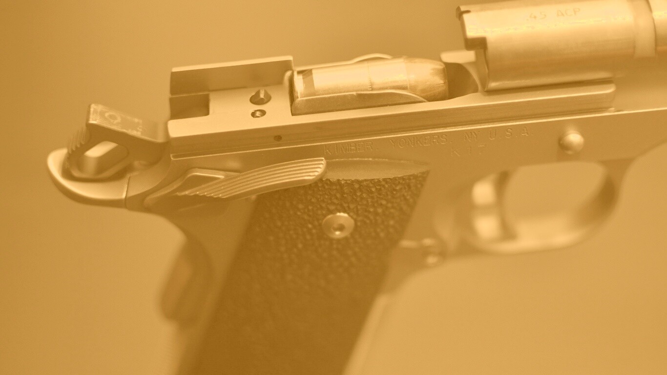 Разобранный пистолет обои