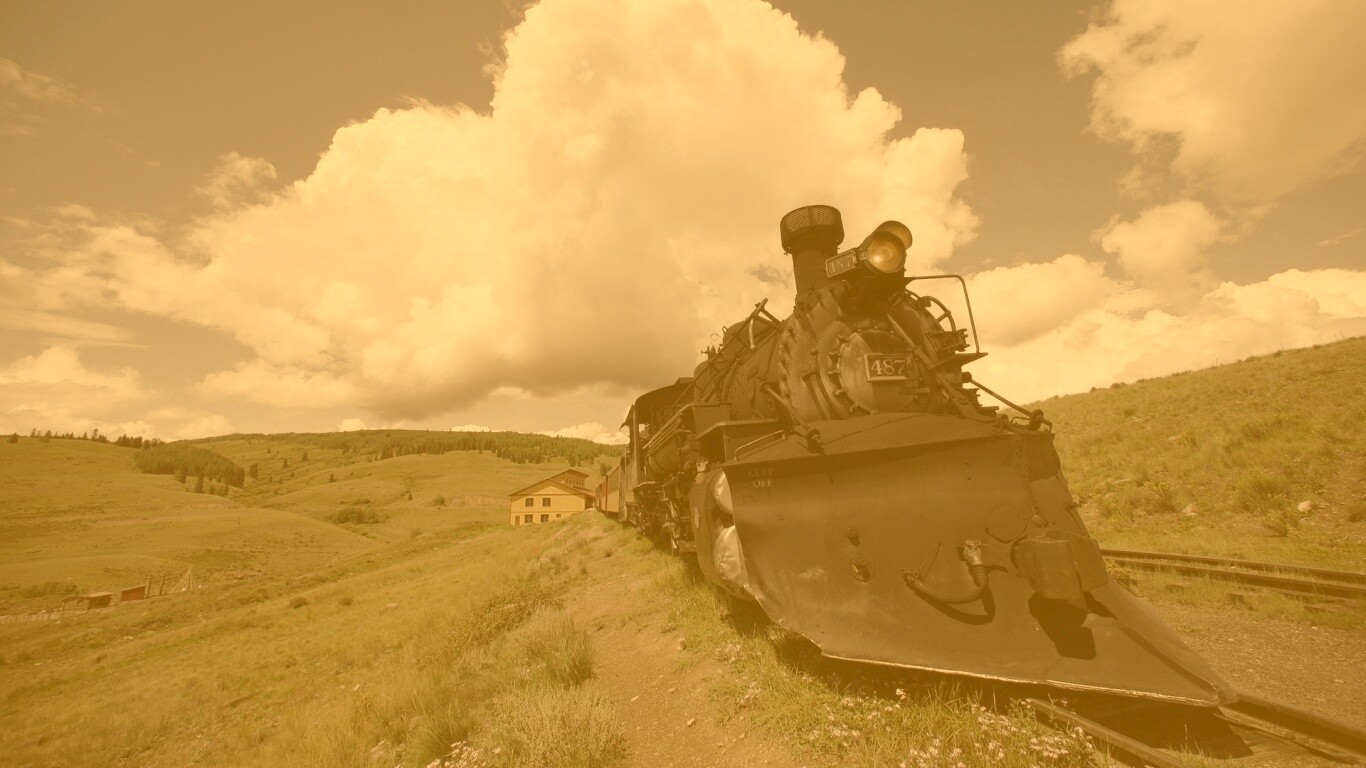 Паровоз на деревенской станции обои