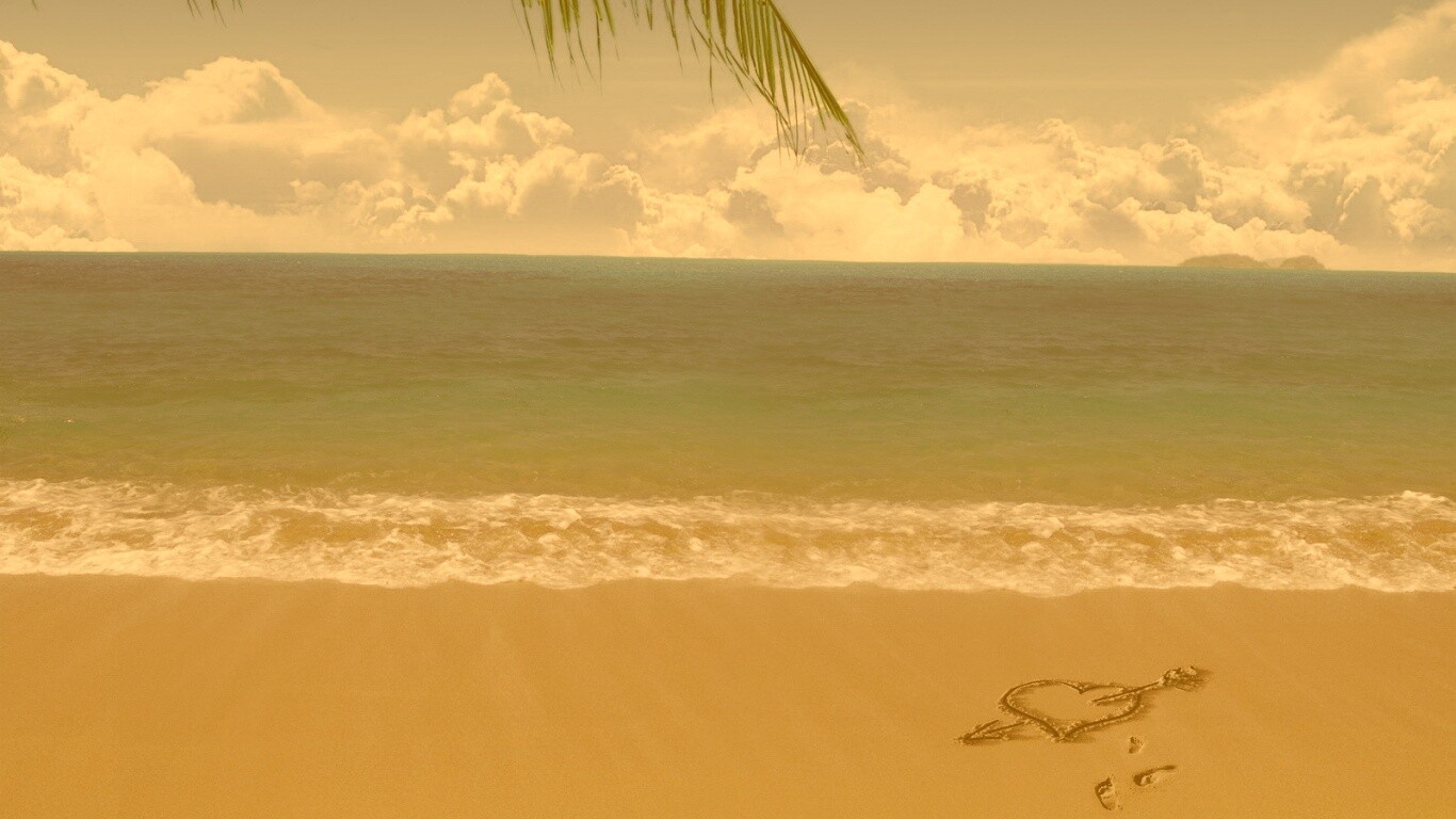 Любовь на океанском берегу обои