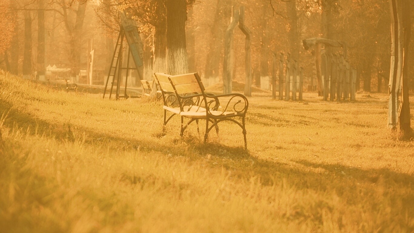 Скаймейка в осеннем парке обои