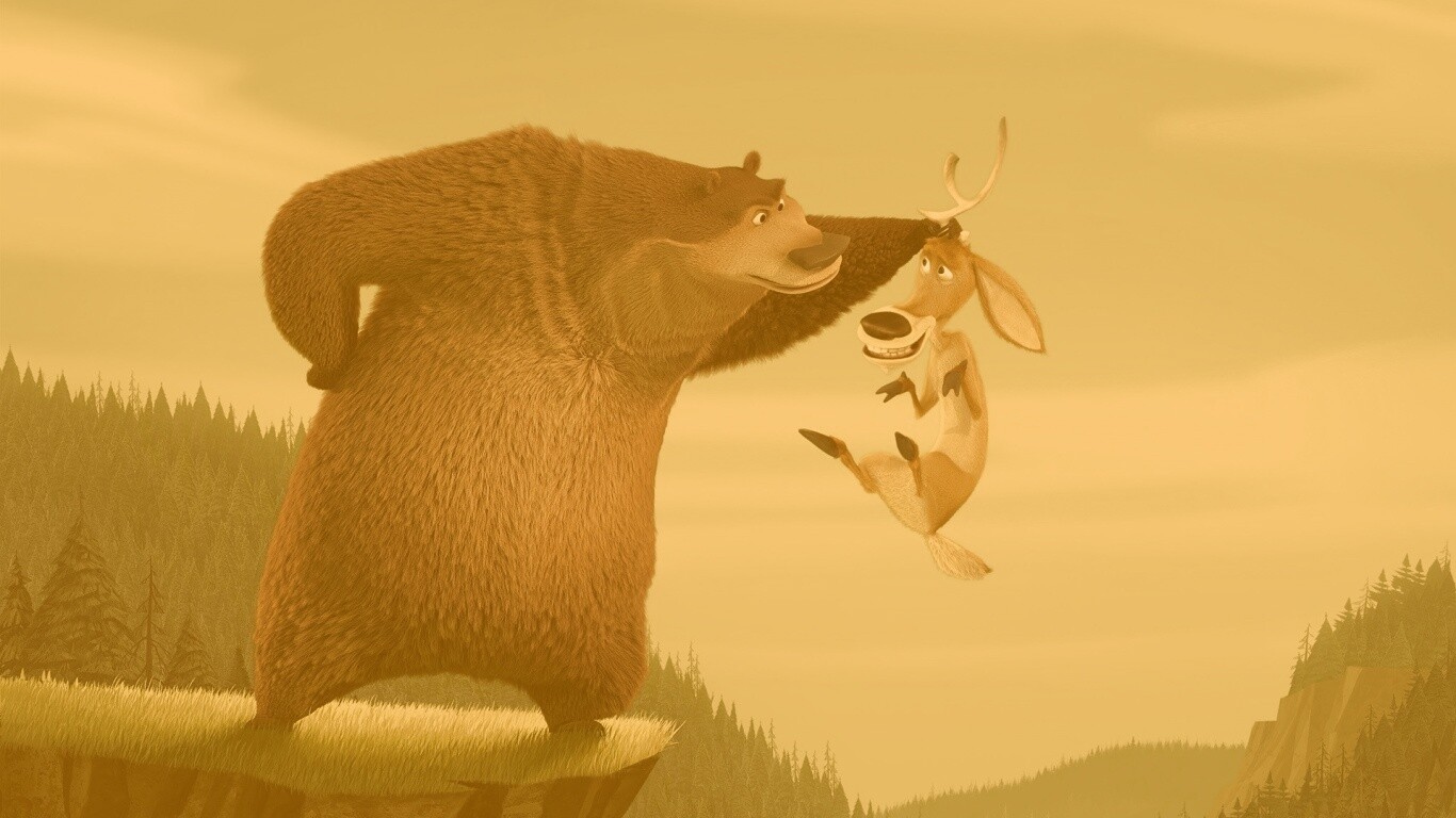 Медведь прессует оленя обои