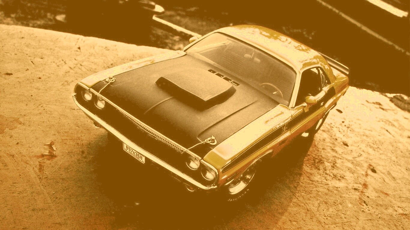 Додж на  каменистой поверхности обои