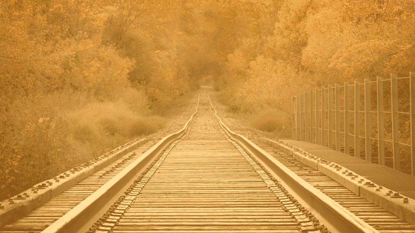 Железная дорога в осеннем лесу обои