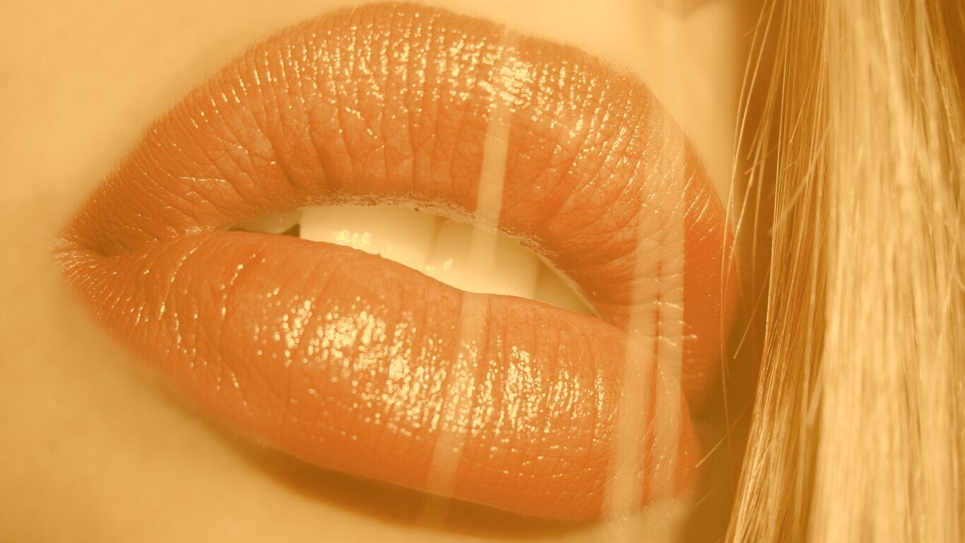 Сочные губы обои