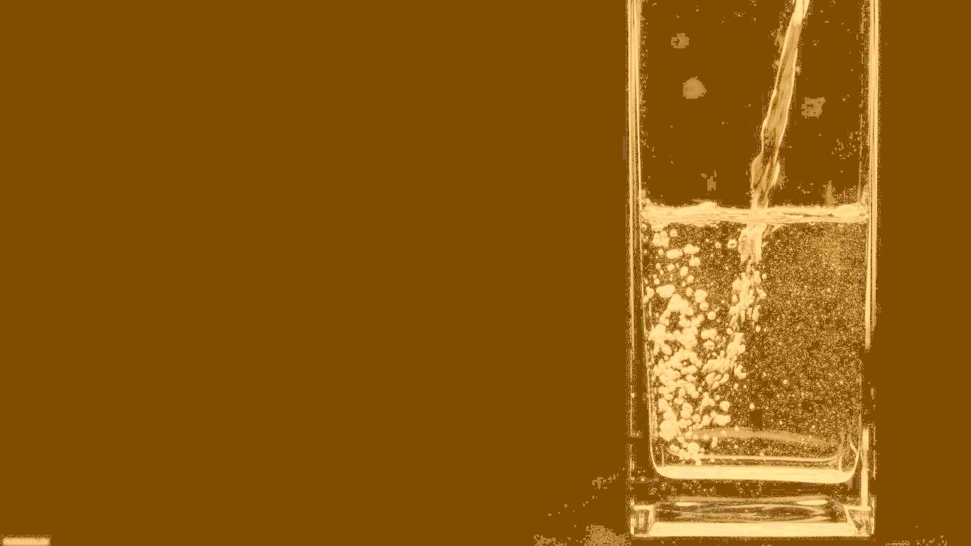 Вода в стакане обои