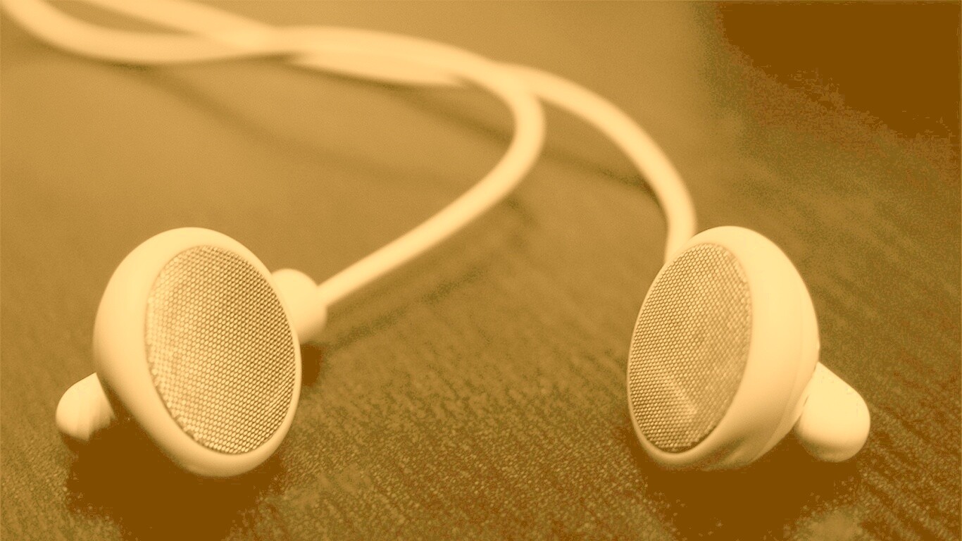 Белые наушники обои