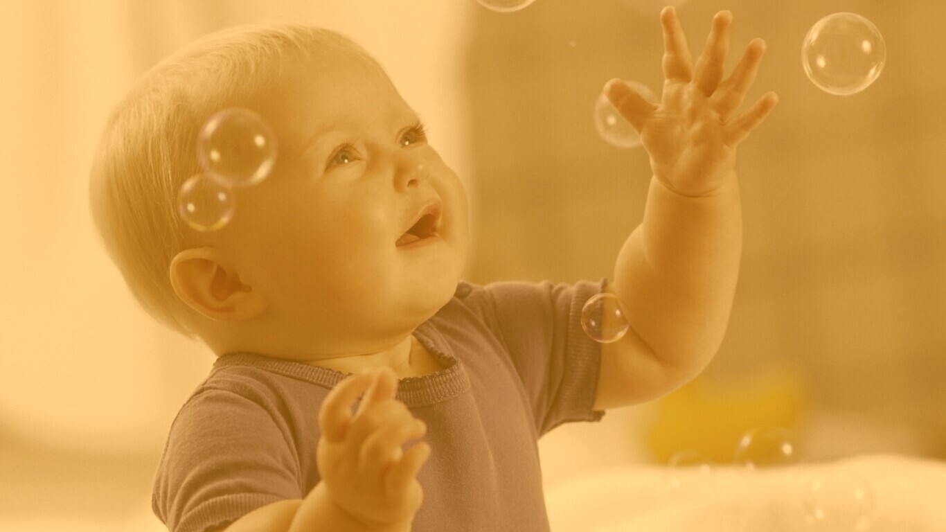 Игра с мыльными пузырями обои