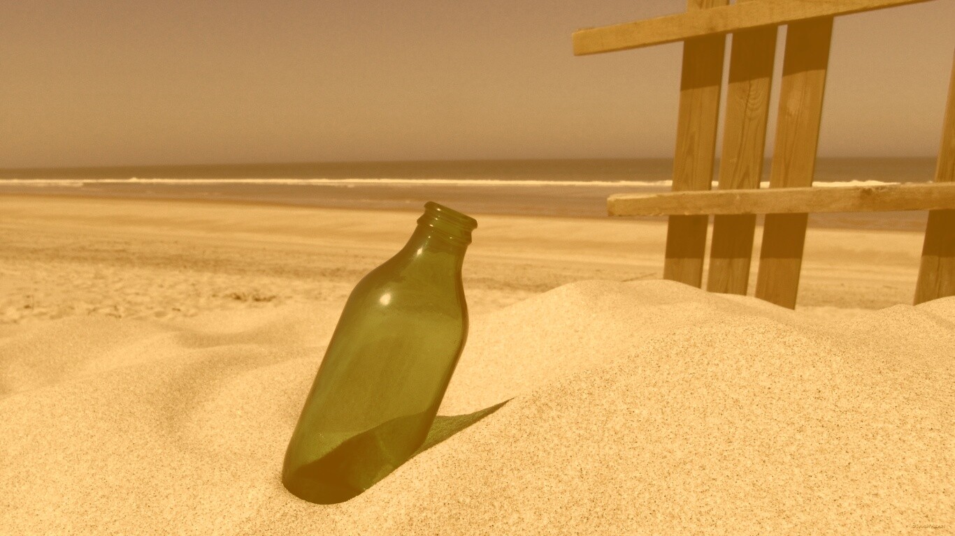 Бутылка на пляже обои