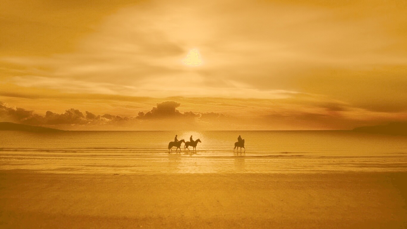 Наездники на закате обои