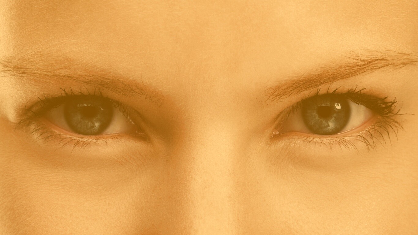 Она смотрит на тебя обои