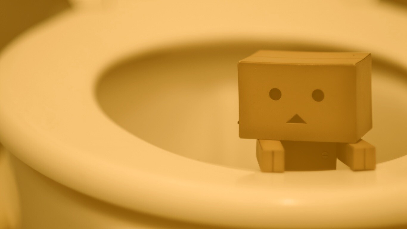 Danbo в унитазе обои