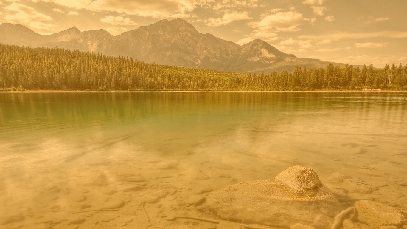 Зеленое озеро обои