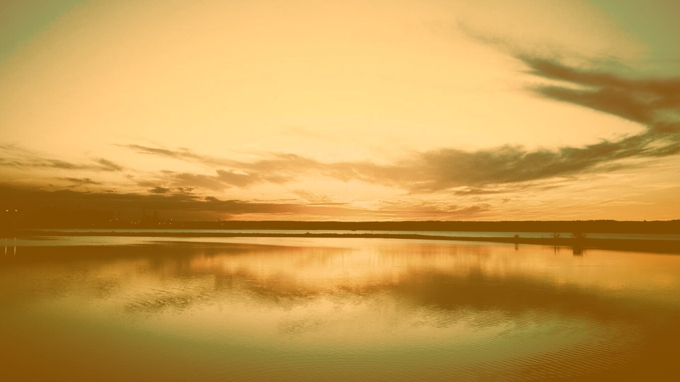 Закат над озером обои