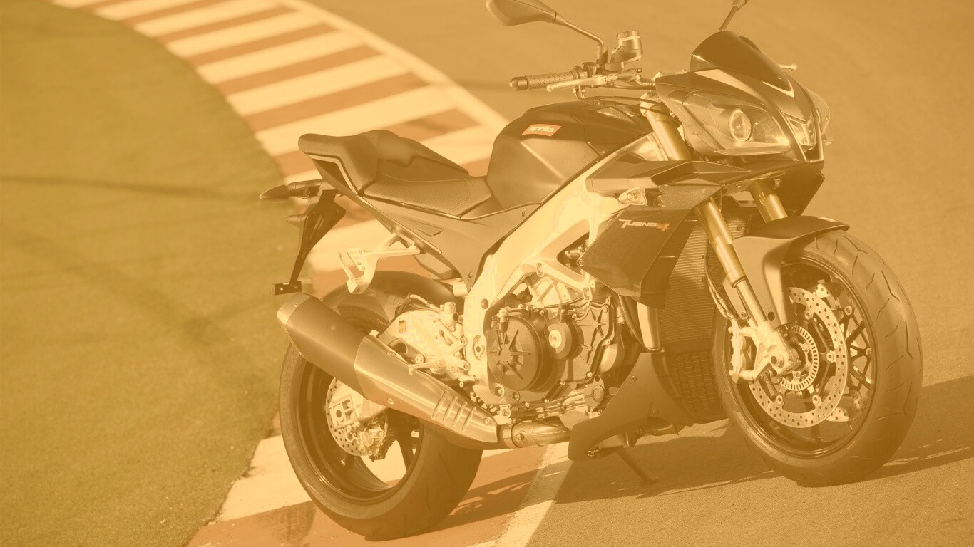 Спортивный мотоцикл Априлия на треке  обои