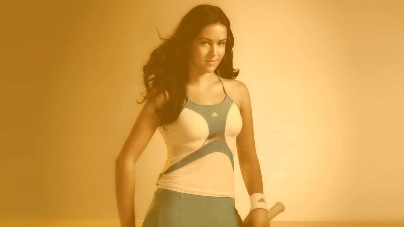 Анна иванович в форме от Adidas обои