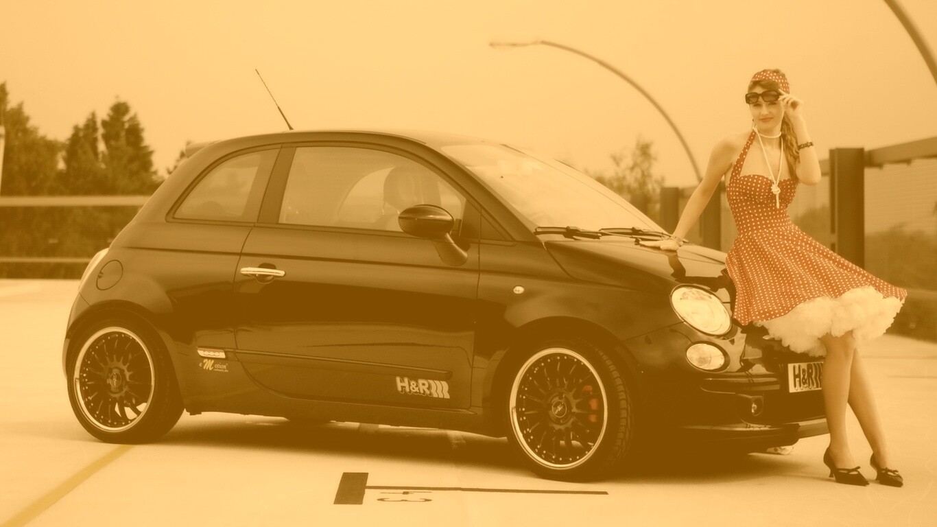 Черный фиат и девушка обои