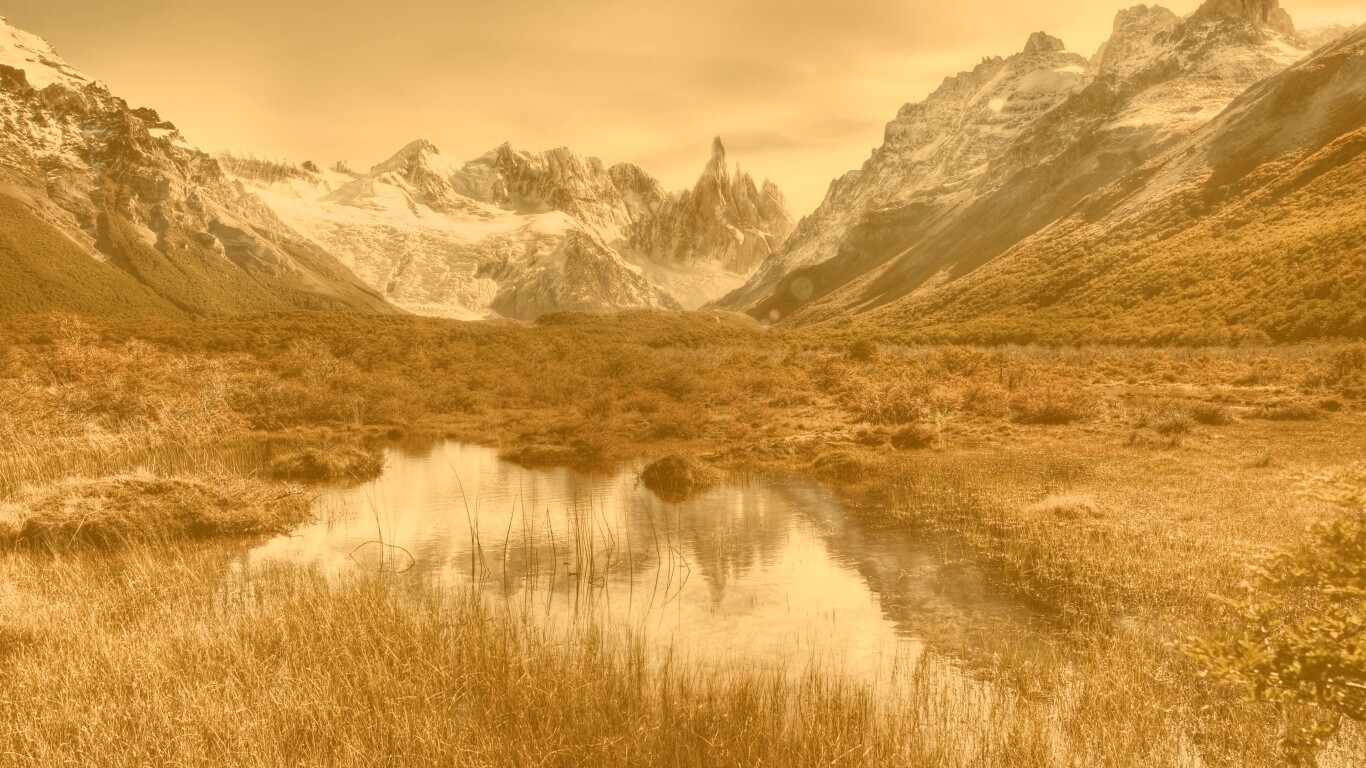 Болота на фоне гор обои