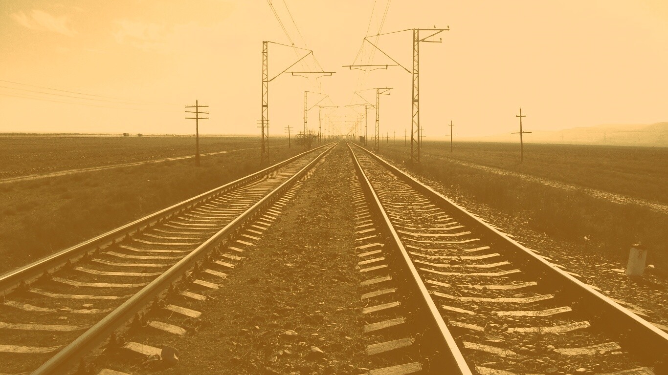 Железная дорога уходит вдаль обои