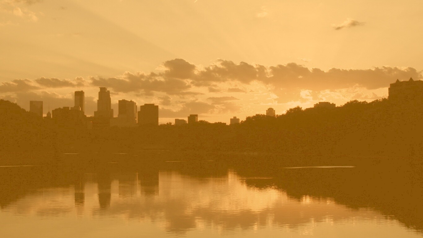 Закат над городом обои