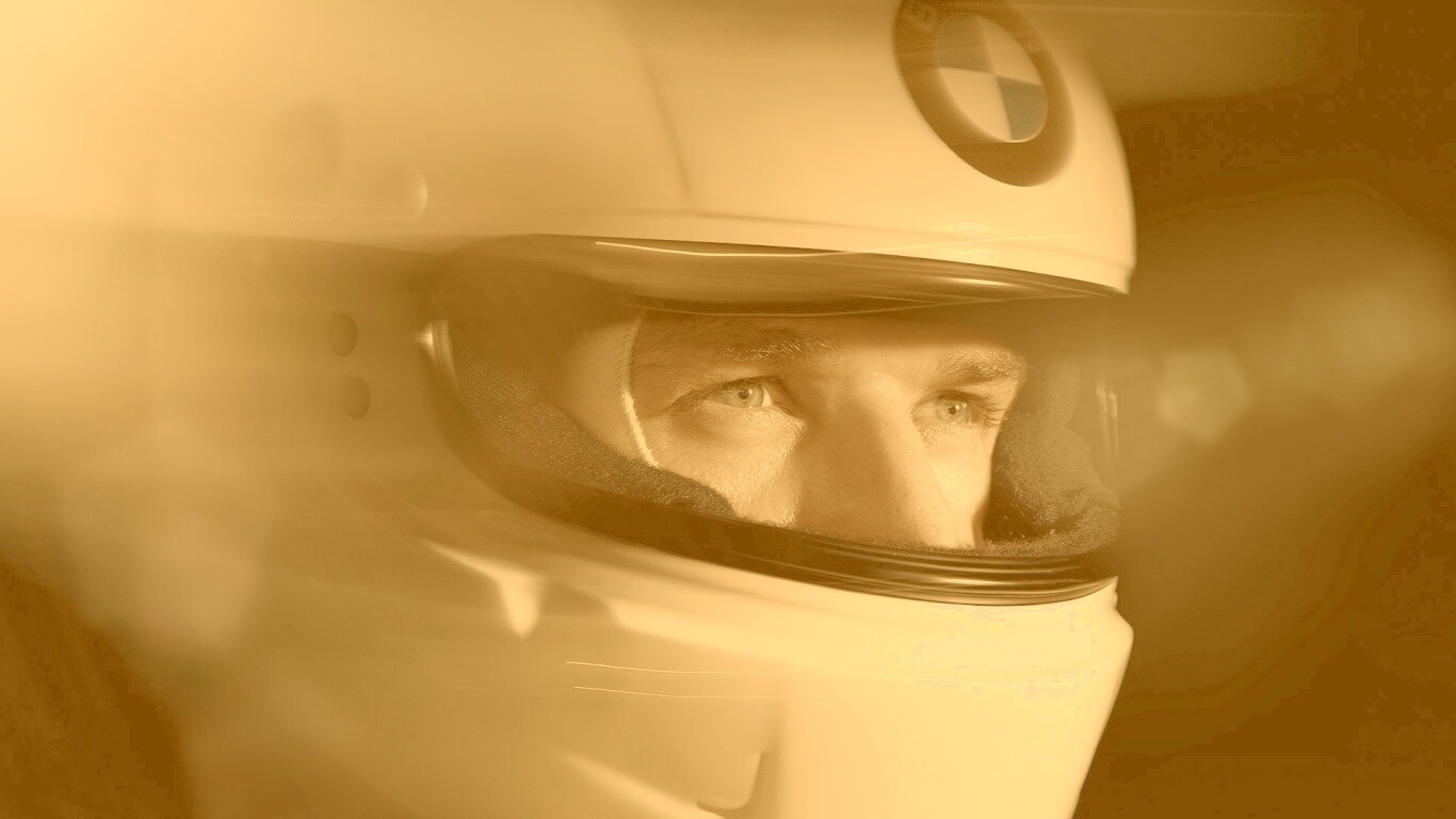 Гонщик BMW обои