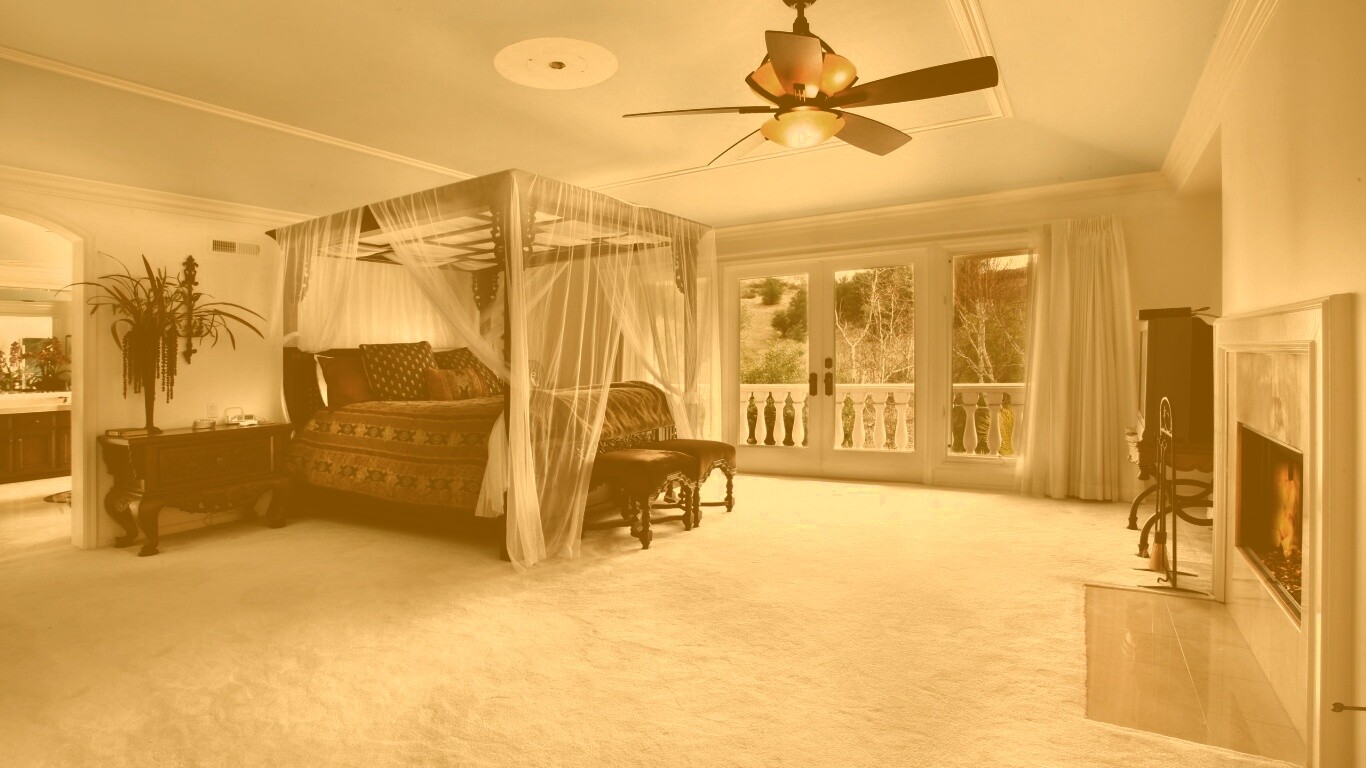 Светлая спальня обои