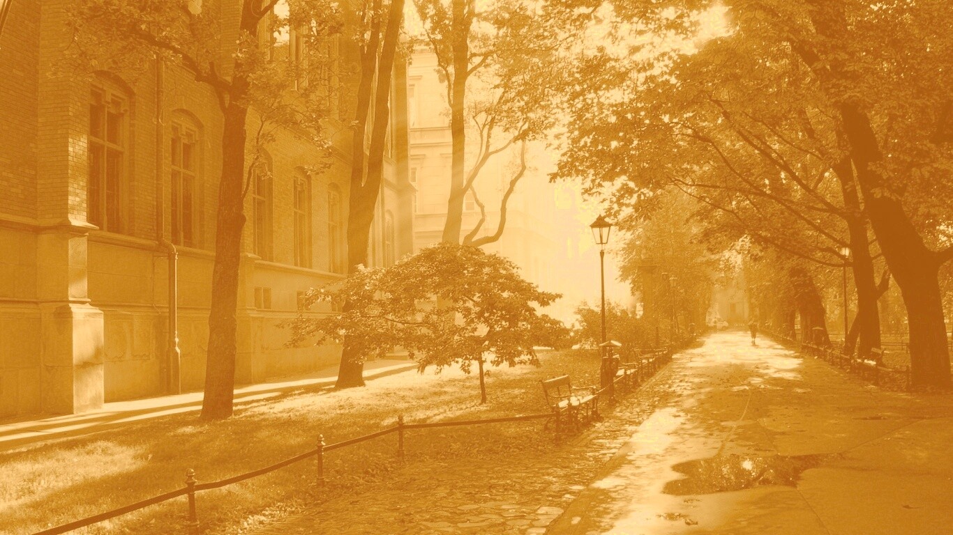 Аллея у здания обои