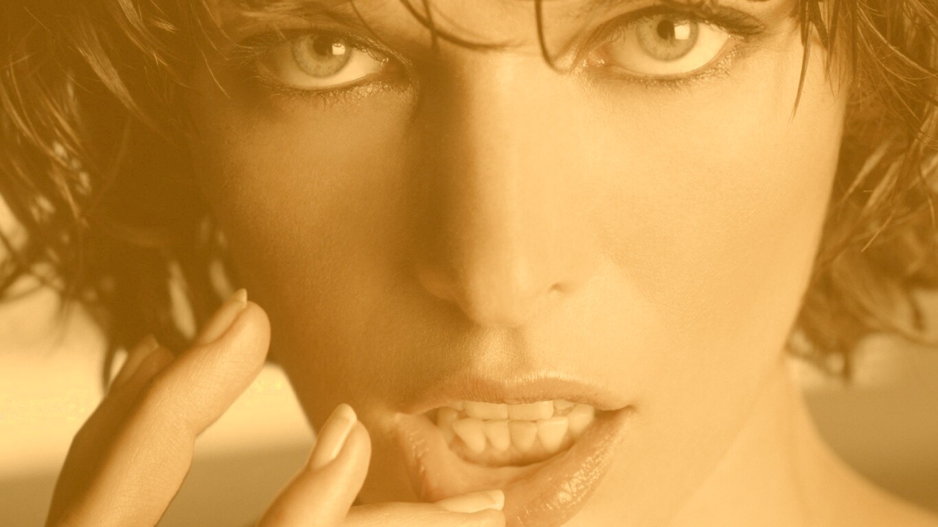 Мила Йововчи крупным планом обои