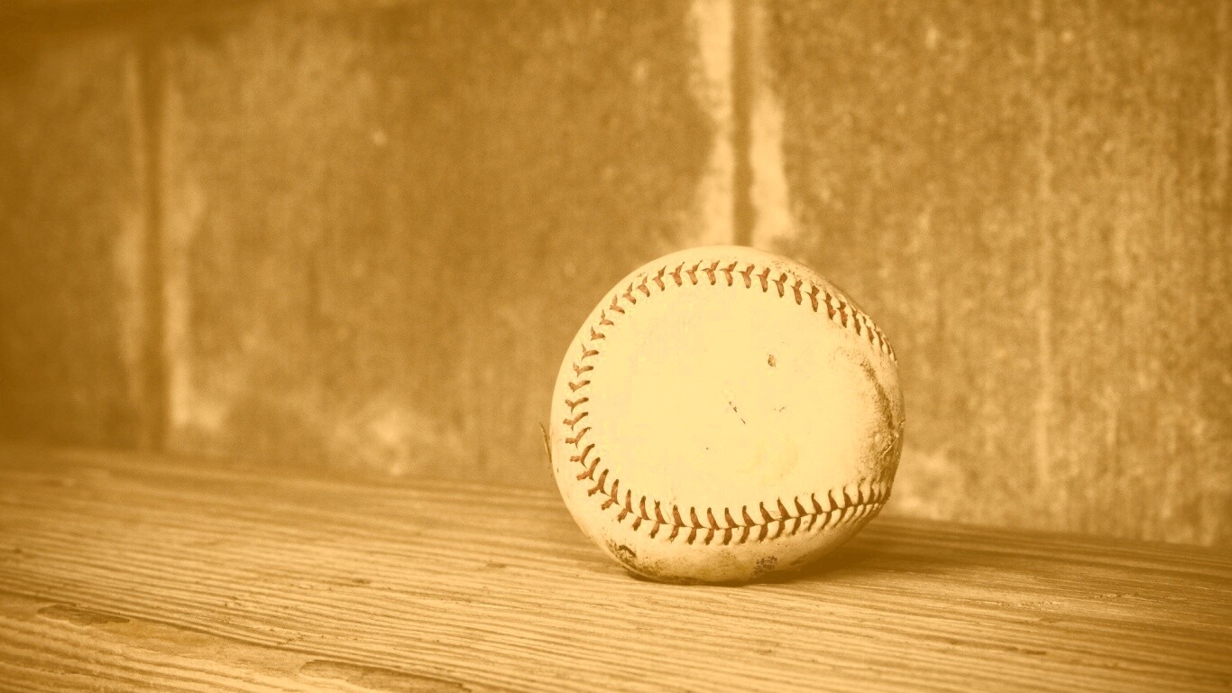 Старый бейсбольный мяч обои